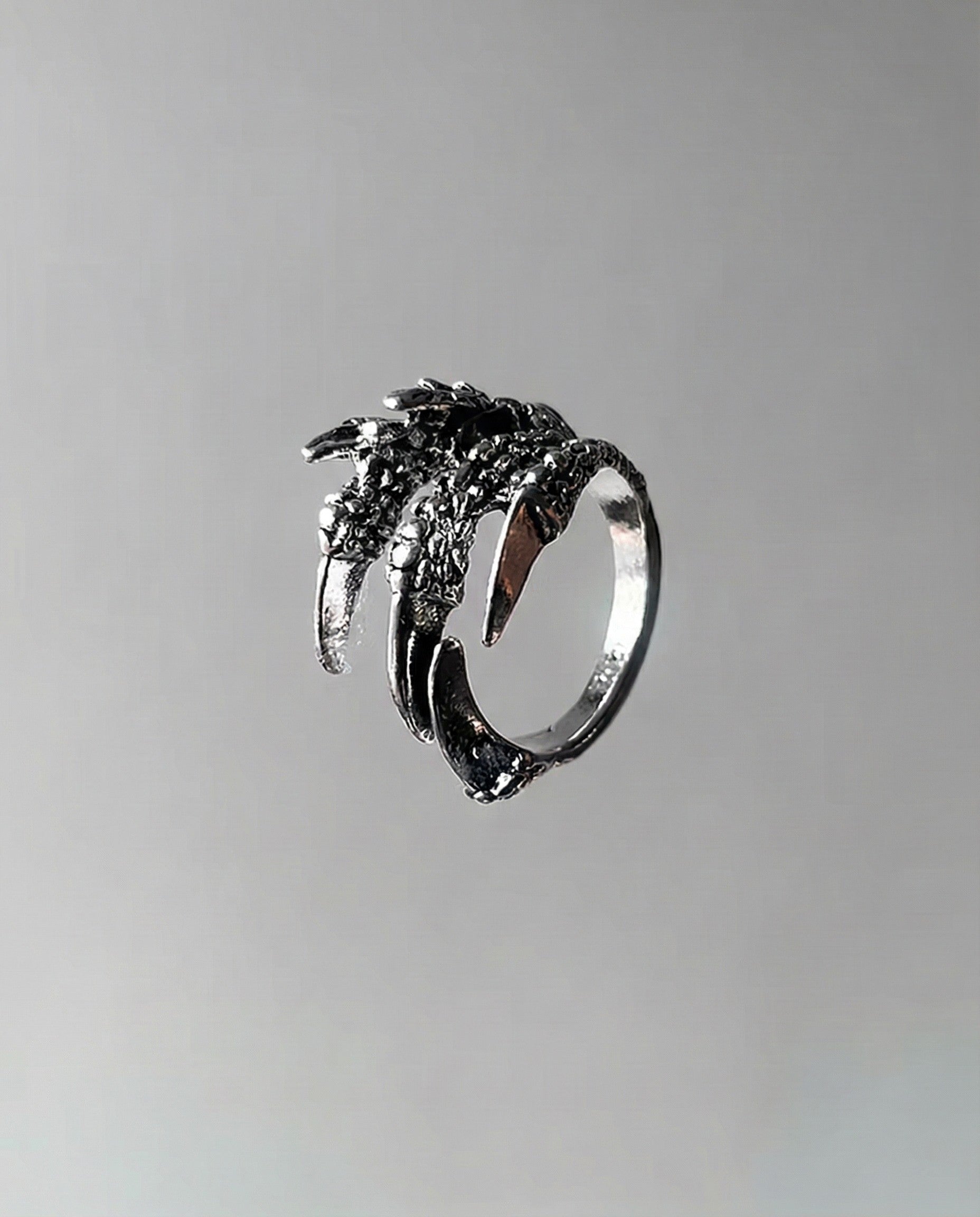 Valoria Claw Ring